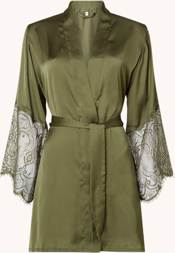 Hunkemö, ller Kimono van satijn met kant