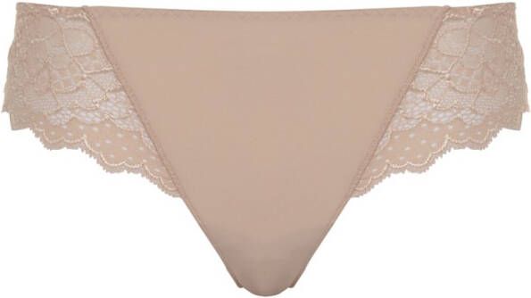 Simone P&#xE9, r&#xE8, le Caresse string