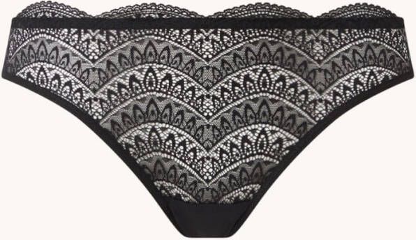 Simone P&#xE9, r&#xE8, le Karma slip met kant