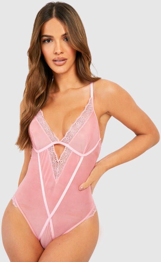 boohoo Geborduurde Valentijns Hartjes One Piece, Pink