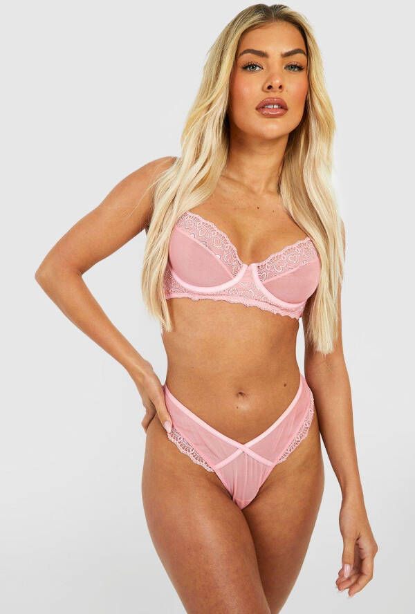 boohoo Geborduurde Valentijns Hartjes String, Pink